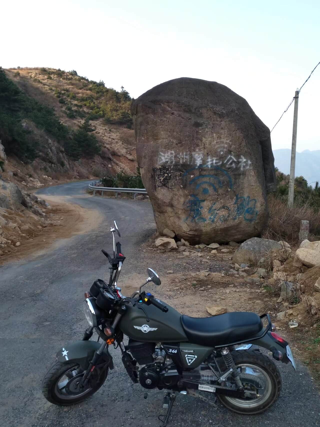 华浪线垭口巨石