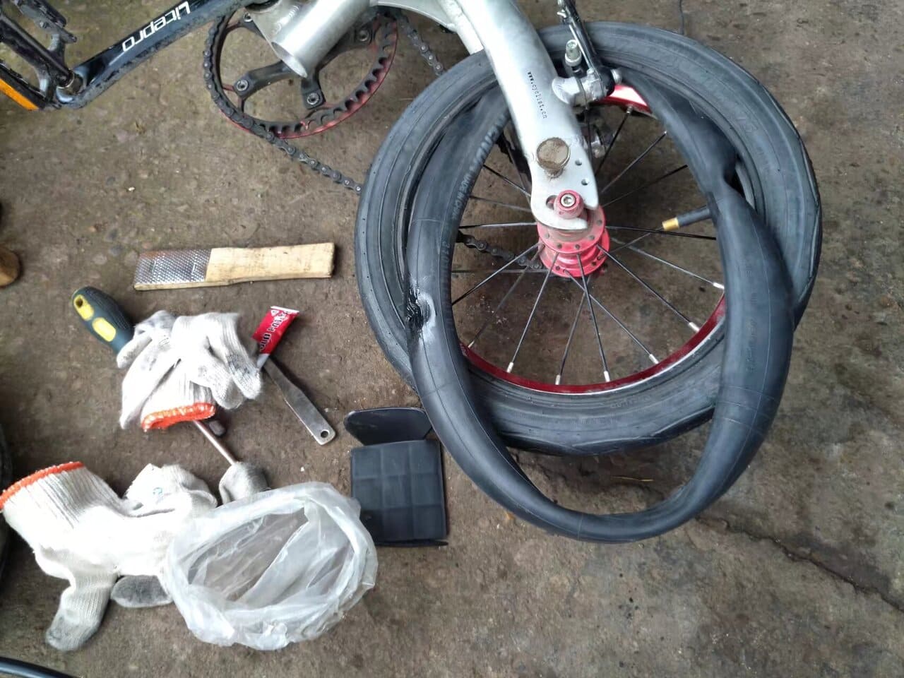 内外胎全部报废