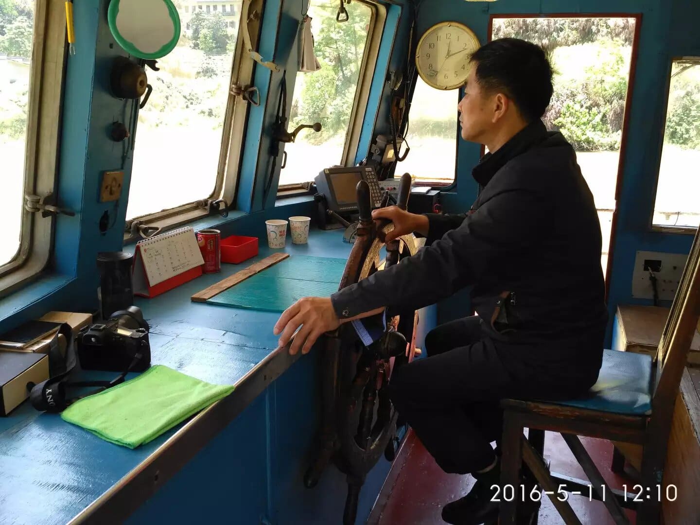 掌舵的船老大 掌舵的船老大