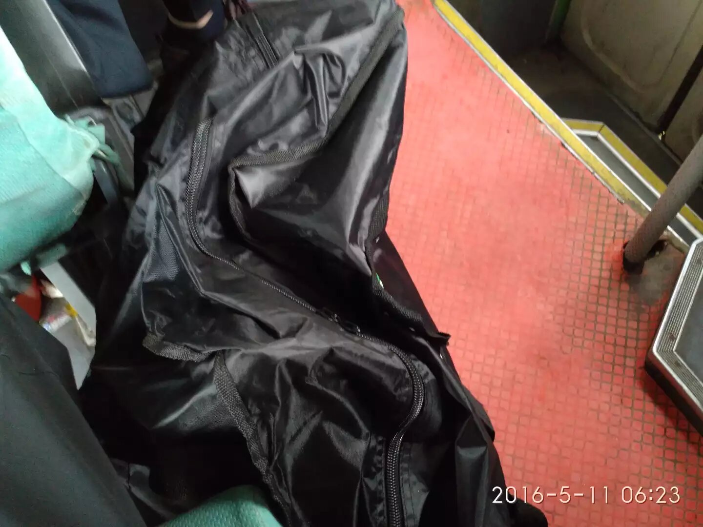 自行车上中巴 自行车上中巴