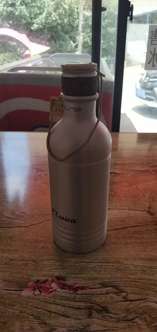 中午在浙江一个小镇上吃饭