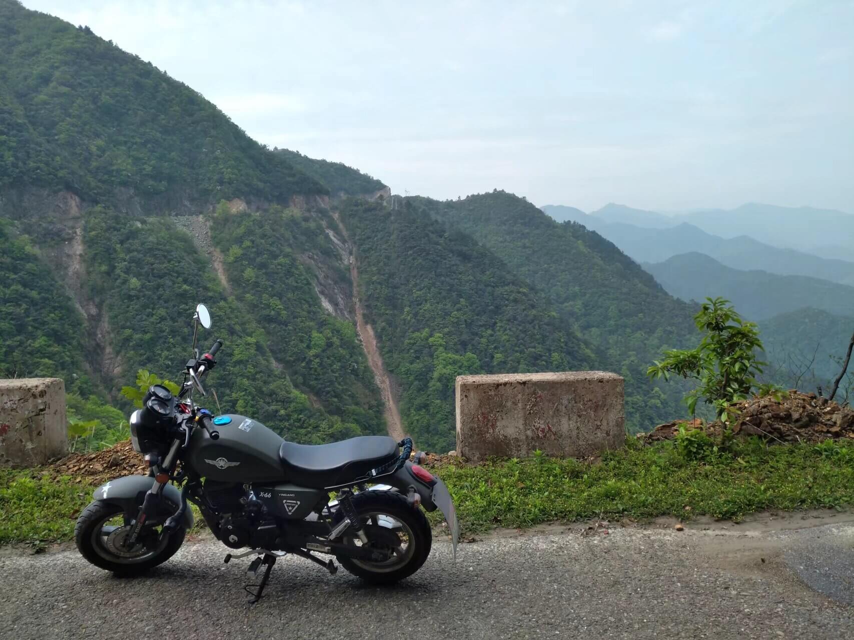 我正在狮石岭观山景