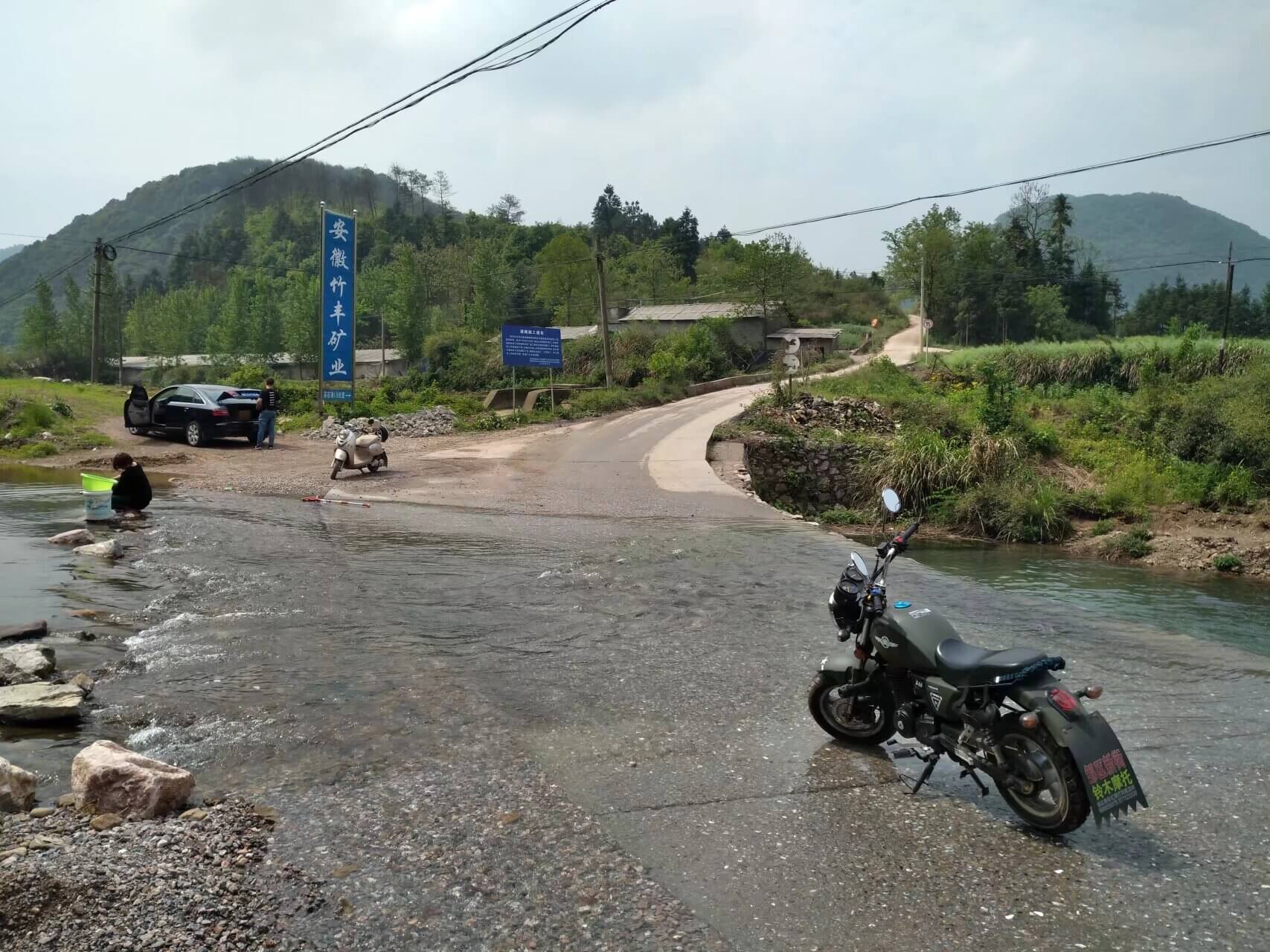 山间一条小溪