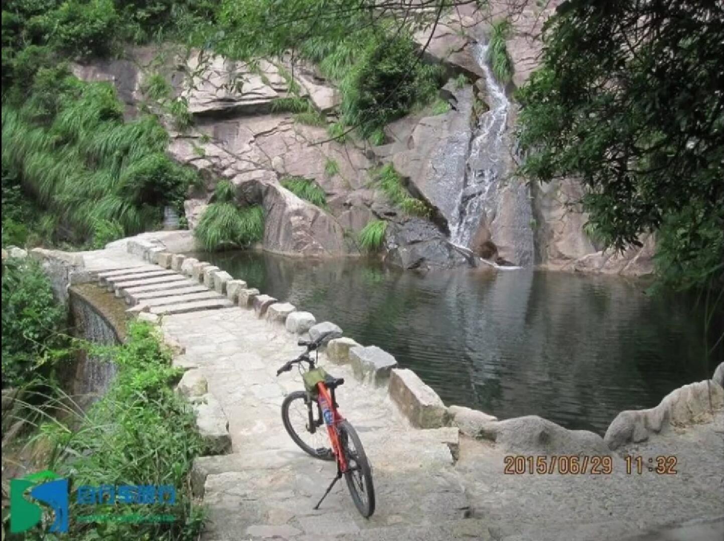 徽杭古道上的水潭